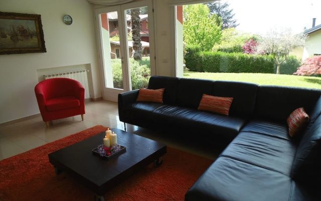 Fabulous Villa in Barasso near Lake