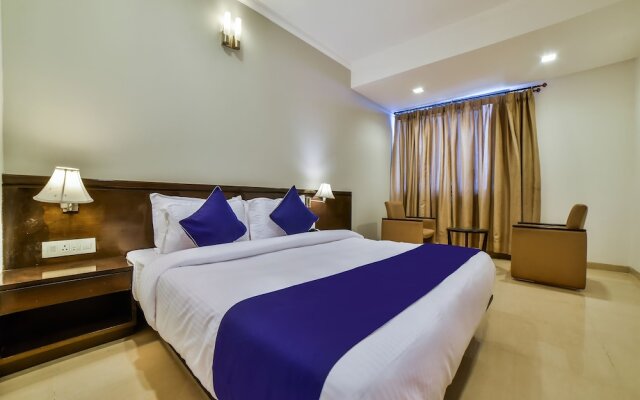 OYO Flagship 27068 The Sapphire Comfort Hotel