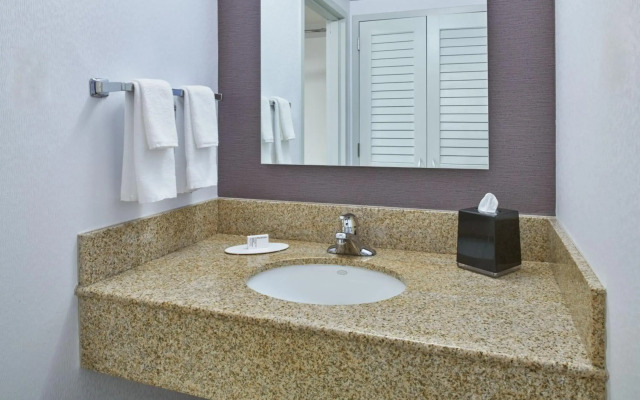Courtyard by Marriott Detroit Troy