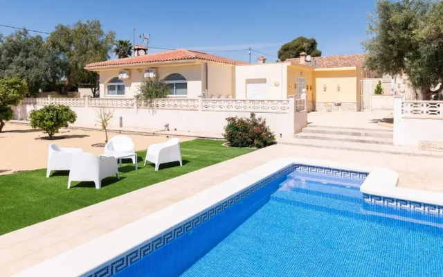 Villa Reyets 4 bed 3 bath