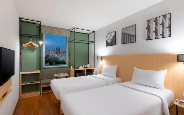 Hotel ILUNION Valencia 4