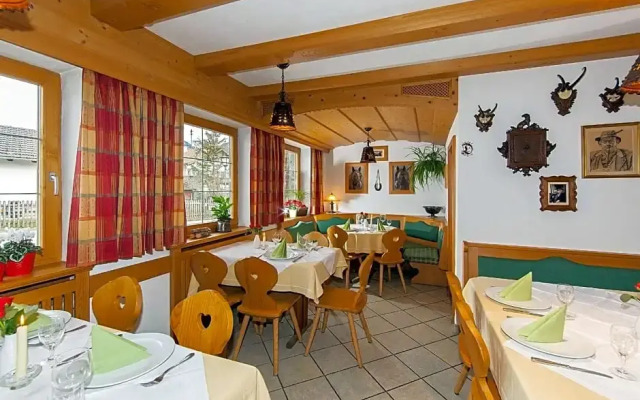Frühstückspension Gästehaus Zum weissen Rössl