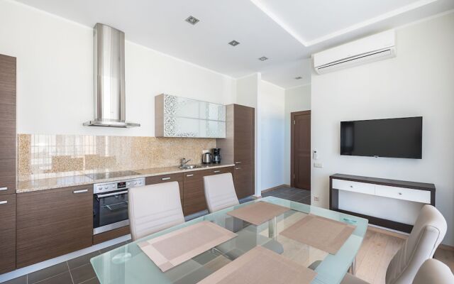 Black Pearl Apartments