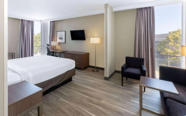 La Quinta Inn and Suites by Wyndham Tulsa Downtown - Route 66