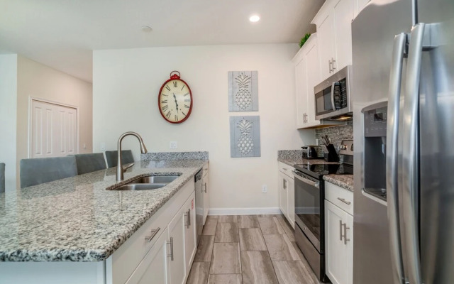 Stunning Lakeview Townhome w/ Private Pool!