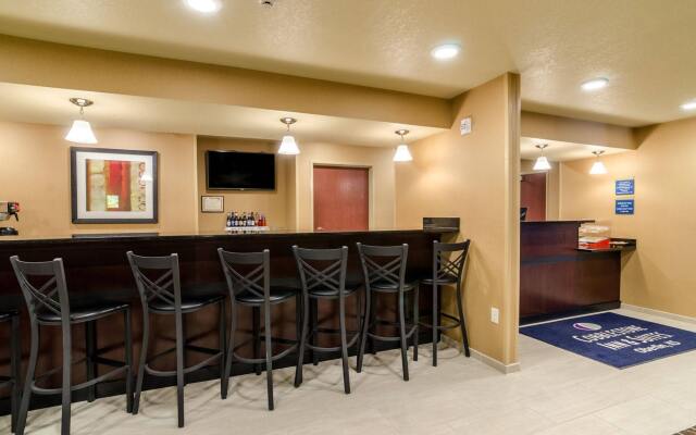 Cobblestone Inn & Suites - Oberlin