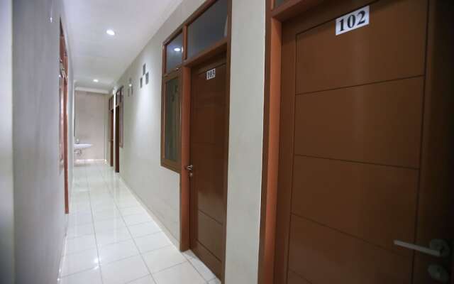 RedDoorz Karet Pedurenan