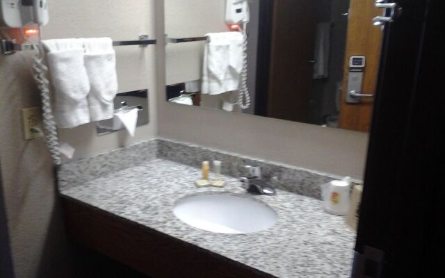 Super 8 Motel - Plymouth