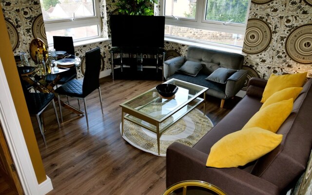 Ultra Deluxe Versace Apartment Near Sheffield
