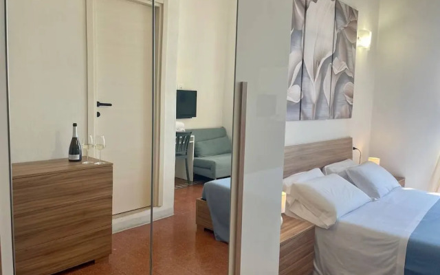 Onlyrooms V - Central & Train Station