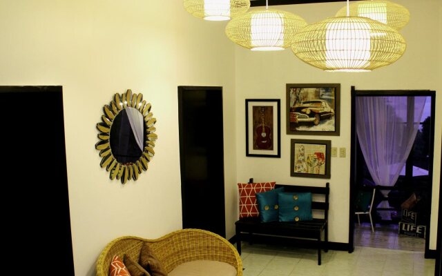 Mountain Breeze Hostel Tagaytay Center