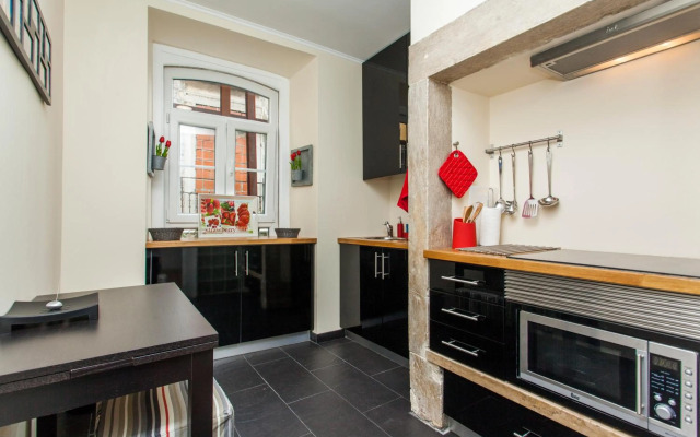 Remodeled Historic Apartment in Bairro Alto