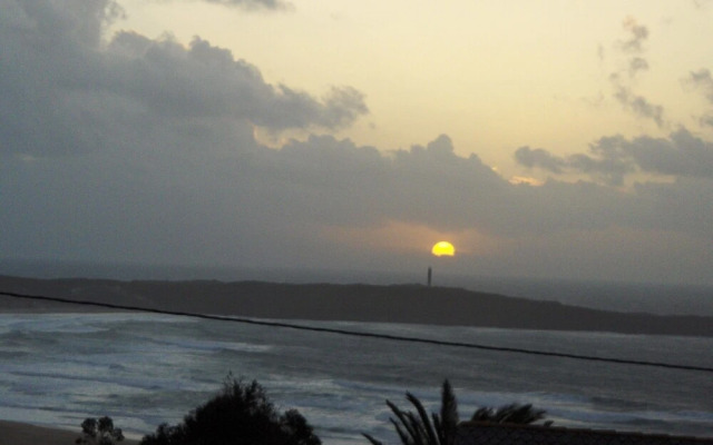 Beautiful Chalet With Spectacular Ocean Views