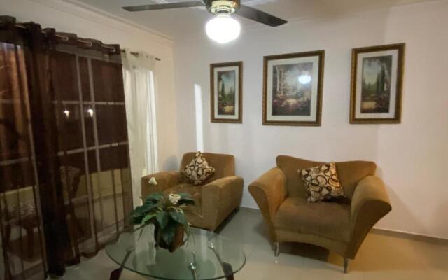 1 DR Huge cozy 3bedroom apartment to stay