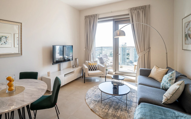 Amazing 1BR apartment with waterfront views!