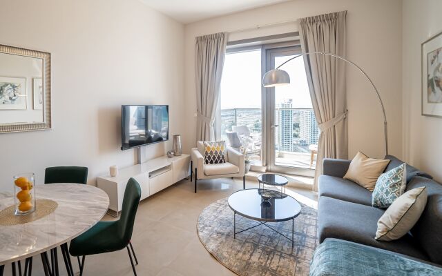 Amazing 1BR apartment with waterfront views!