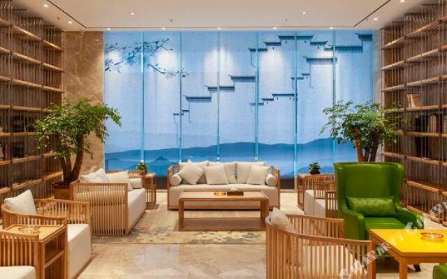 Deepness Hotel