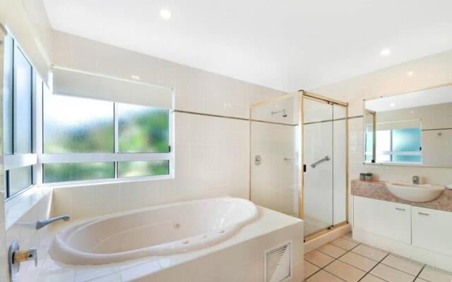 2 Bedroom Alex Unit - Ocean, Pool and Park Views