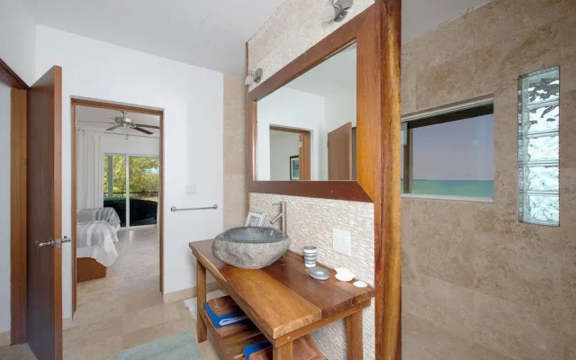 Seaside Sanctuary: Private Villa With Breathtaking Views