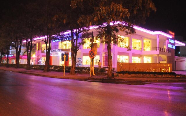 Yasaka Huong Sen Restaurant & Hotel