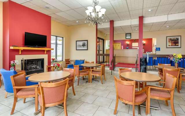 Super 8 by Wyndham Perrysburg/Toledo