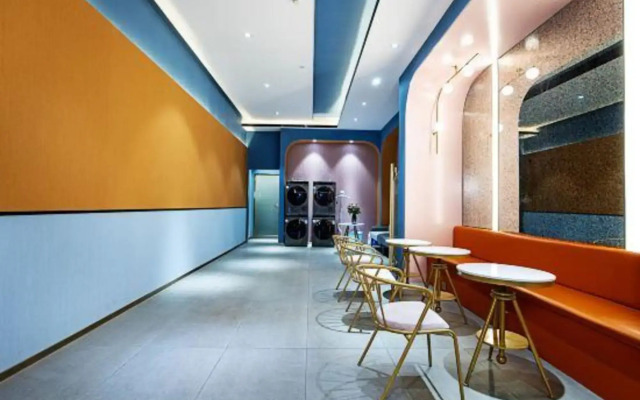 Qingfeng Bailu Hotel (Zhengzhou Erqi Wanda Plaza)