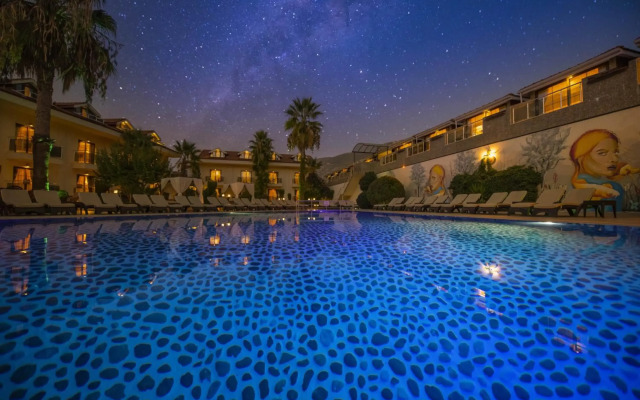 Han Deluxe Hotel