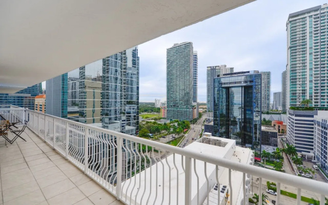 Wonderful 3BR Condo at Brickell