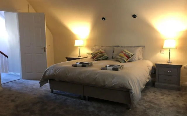 Discreet Luxury, Super House!