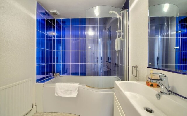 Cosy 2BR Flat Near King's Theatre