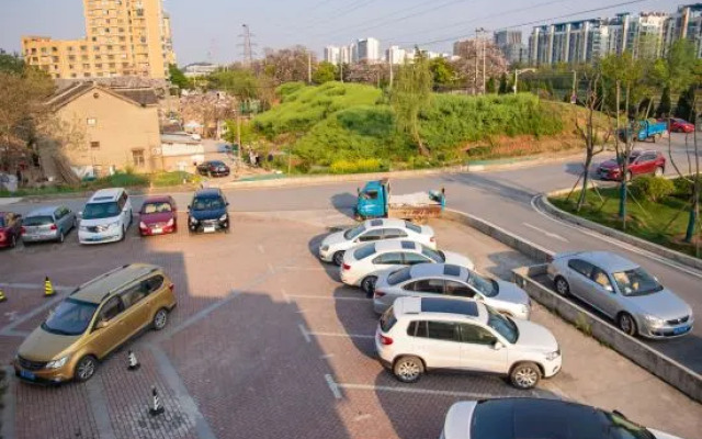 Junyi Chain Hotel (Nanjing South Railway Station Hongyun Avenue Subway Station)