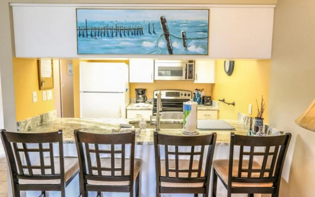 Estero Yacht & Racquet 310