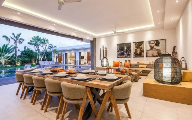 Villa 15 Stunning 6 BR Villa 400m to Beach