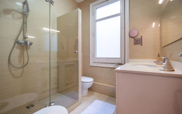 Stunning 4BR Apart in Sagrada Familia