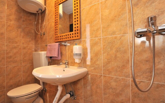 Beautiful Home in Kastel Stari With Wifi and 7 Bedrooms