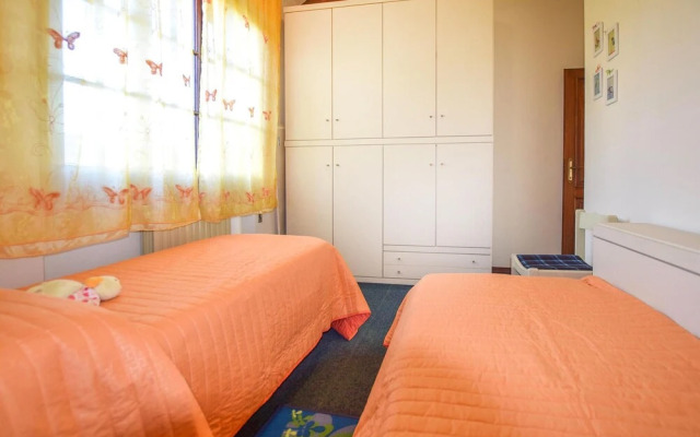 Nice Apartment in Capezzano Pianore With 3 Bedrooms and Wifi