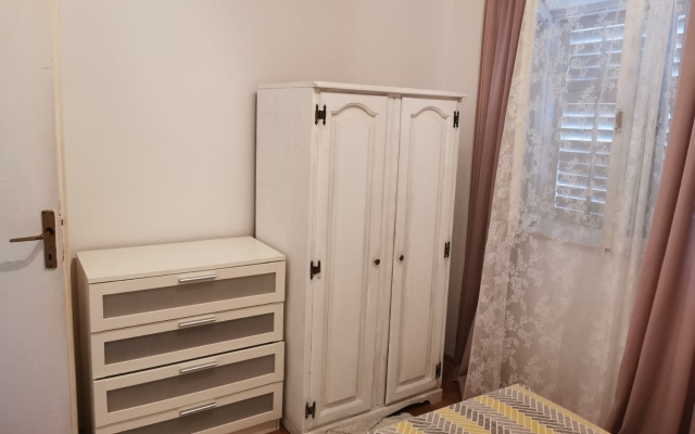 Apartment Renko - 100 m from the sea : A1 Omis, Riviera Omis