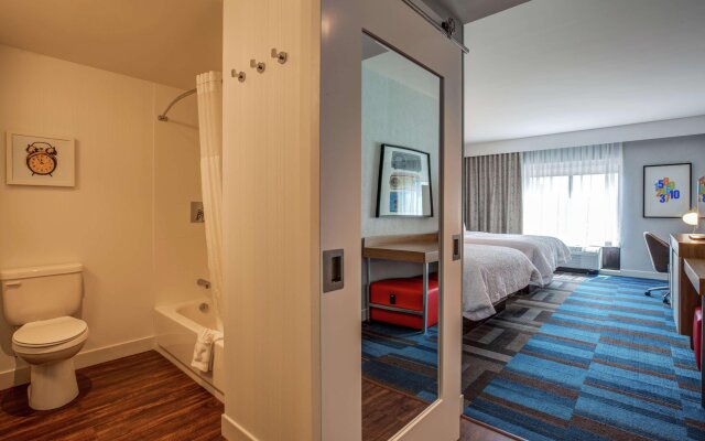 Hampton Inn & Suites Boston/Waltham