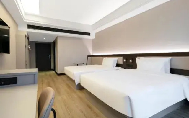 HanTing Hotel (Huaihua Railway Station Xintiandi Plaza)