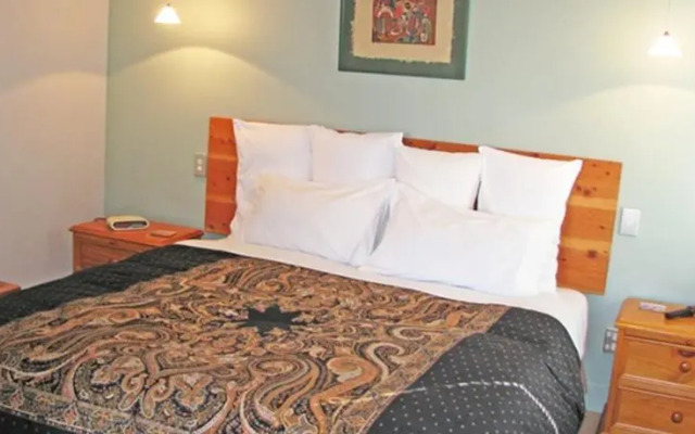 Aporo Pondsiders Luxury Cottages