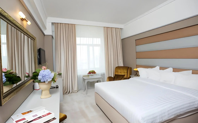 Phoenicia Grand Hotel