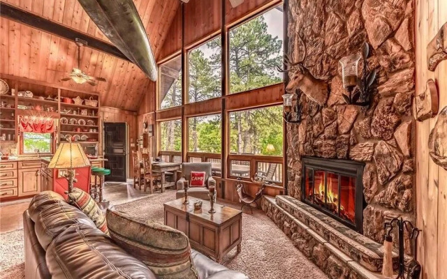 Paradise On The River Three Bedroom Cabin