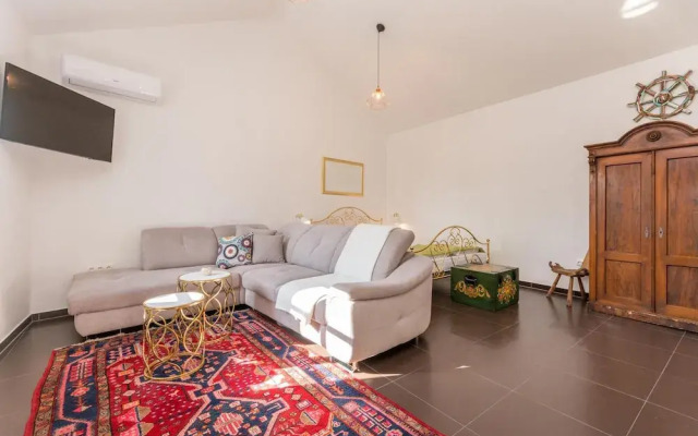 Amazing Home in Sukosan With 3 Bedrooms, Private Swimming Pool and Outdoor Swimming Pool