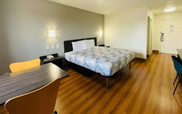 Motel 6 Duncanville, TX - Dallas
