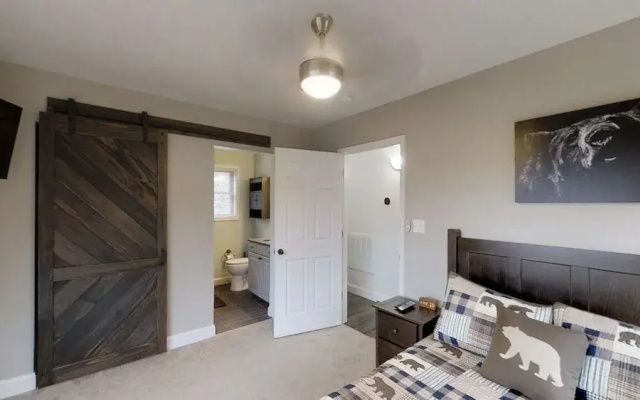 Distiller's Den 2 Bedroom Cabin by RedAwning
