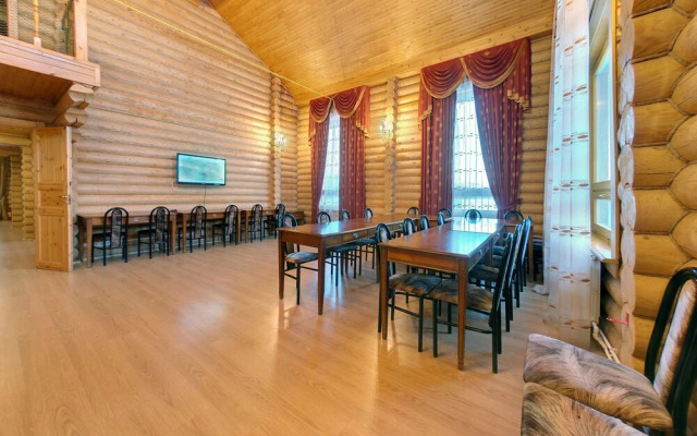 Flora Park Country Club