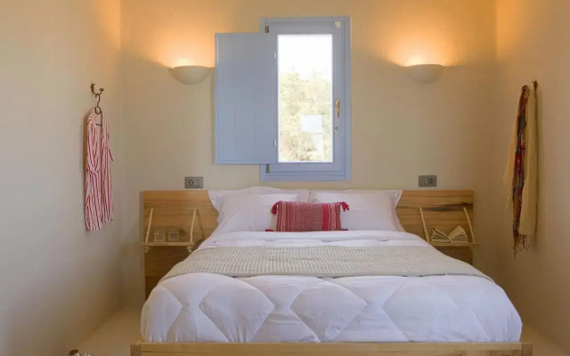 Pink Freud Villas Santorini