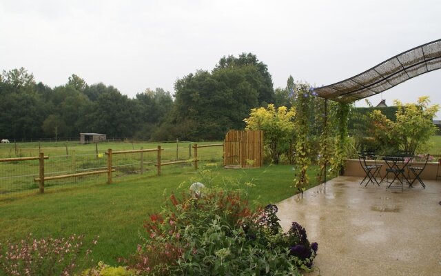 Fine Holiday Home in the Surroundings of Vitry-aux-loges Near Large Swimming Lake