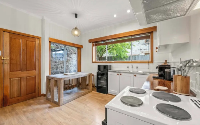 Stylish 3 Bedroom Townhouse - Hobart CBD