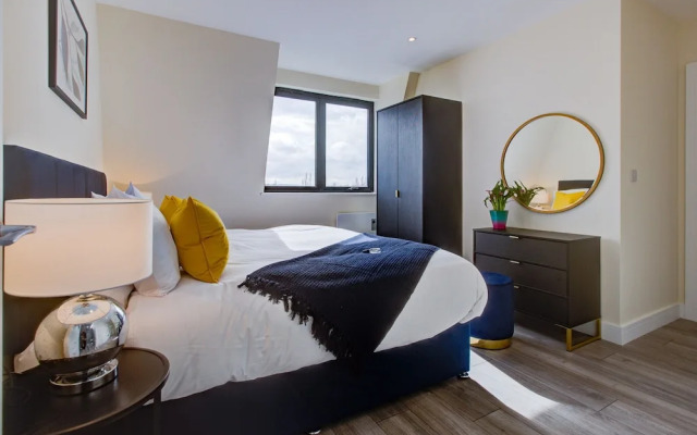 Charming 2-bed Apartment in Cheam, Sutton